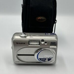 Fujifilm Digital Camera FinePix A210 3.2MP in Silver - Tested Memory Card & Case